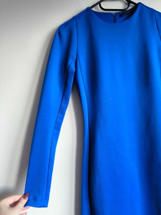 Elegancka i stylowa chabrowa sukienka Midi od Zary w rozmiarze S/36