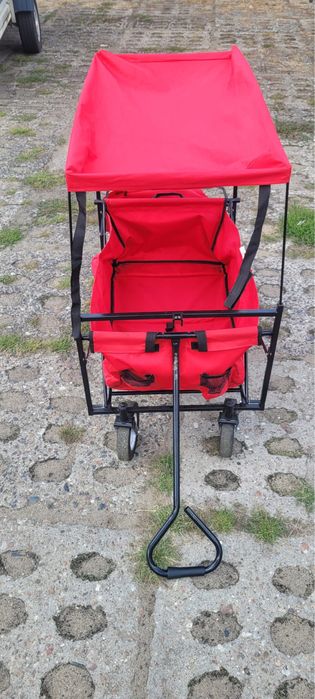 Wozek  czerwony z daszkiem