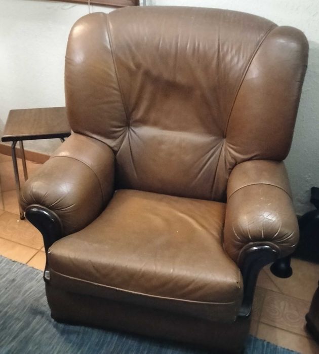 Conjunto de sofás em pele genuína