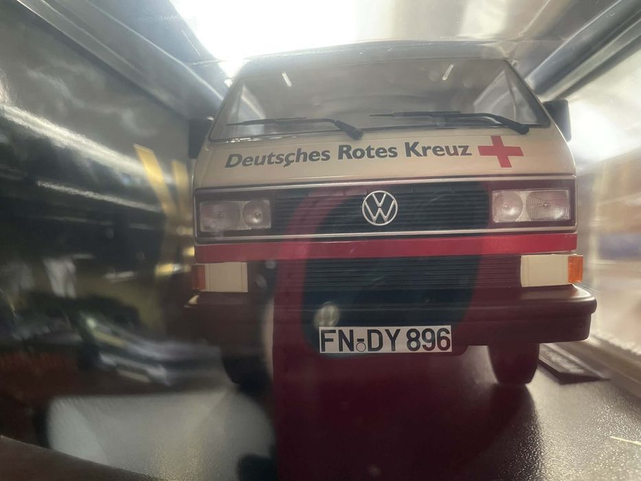 Volkswagen vw transporter t3 1:18 kk scale ambulans karetka model