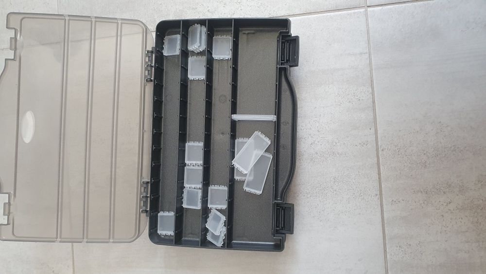 Podwójne pudełko wędkarskie