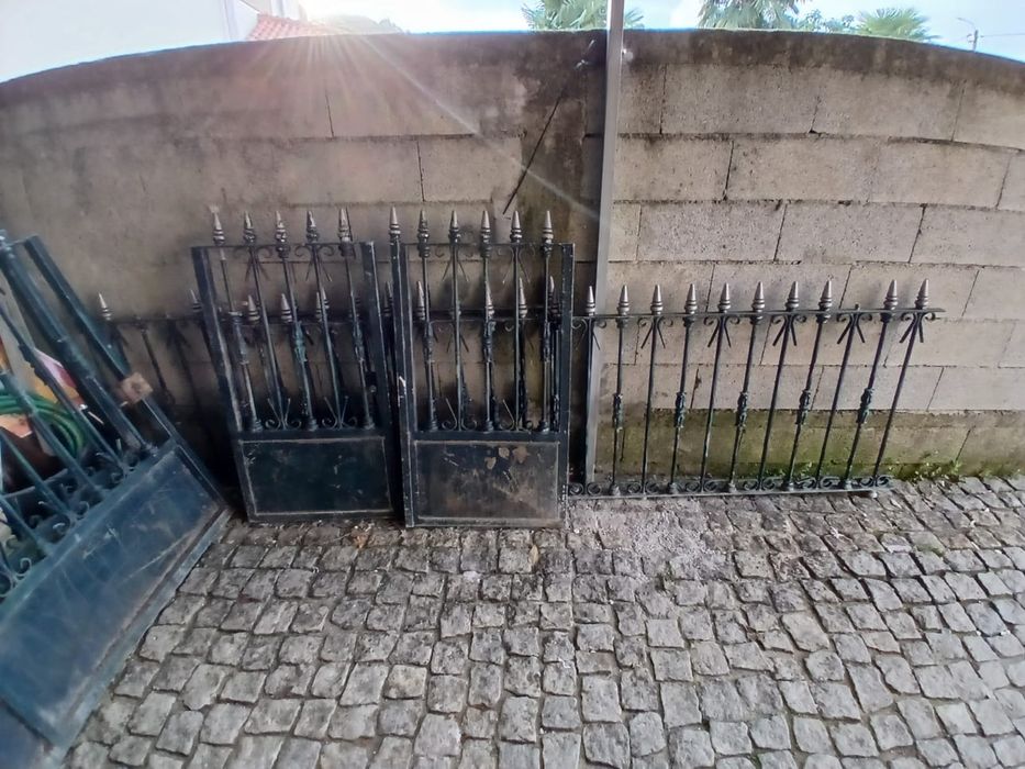 Grades em inox , portao grande e portao pequeno e grade em ferro
