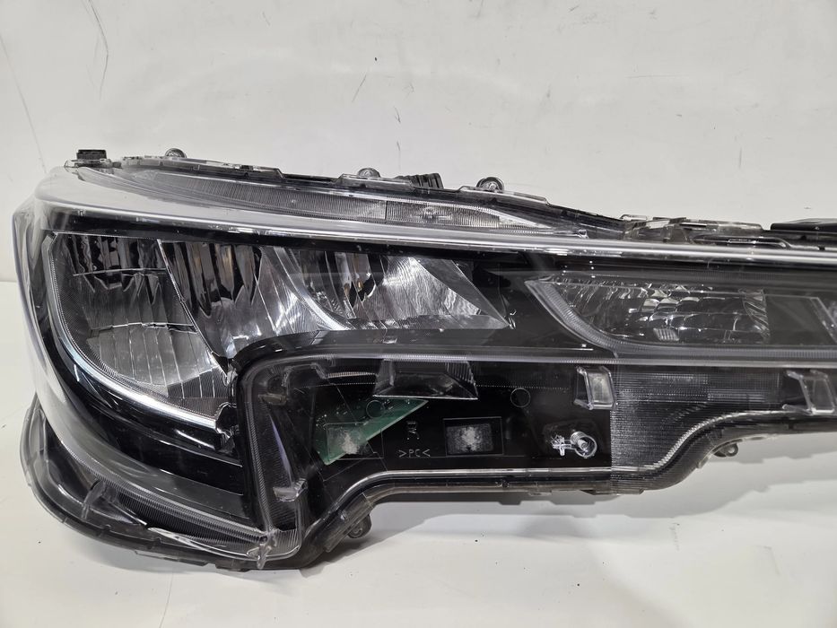 Toyota Corolla E21 HB Kombi Lampa Prawa Przednia Full LED