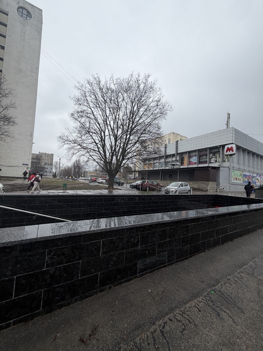 Продам гостинку  Супер Место возле метро