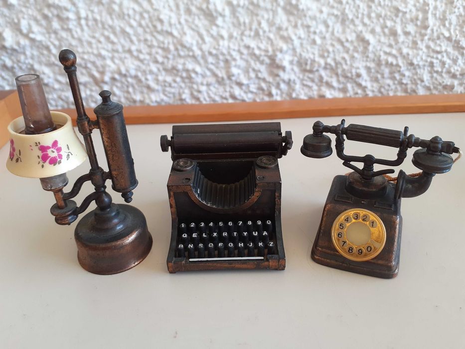 Pencil Sharpener Miniatures "Play Me" and "Hong-Kong"64552839674243121