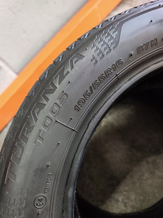 Pneus 195/55r16 Bridgestone Turanza T005 com 80% piso