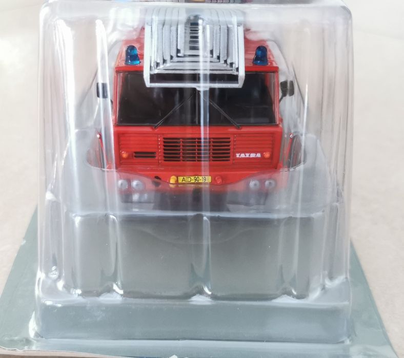 Tatra  813  8x8 AZ 44 straż pożarna Deagostini w skali 1 :43