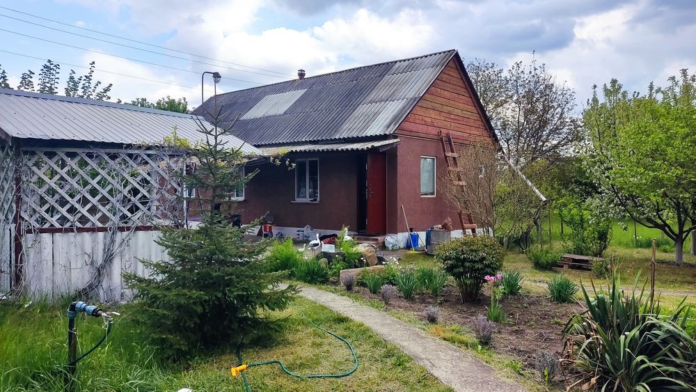 Дачна ділянка з будинком