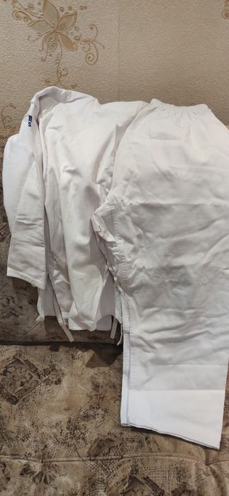 Продам кимоно чорное ,белое