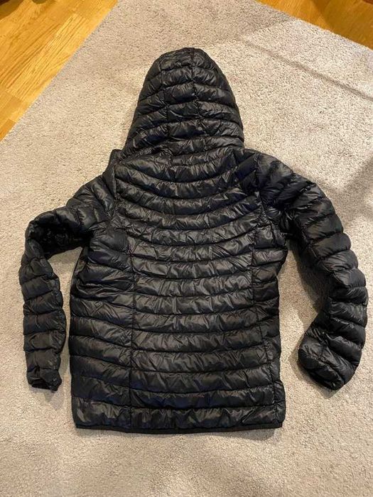 Куртка тепла стильна