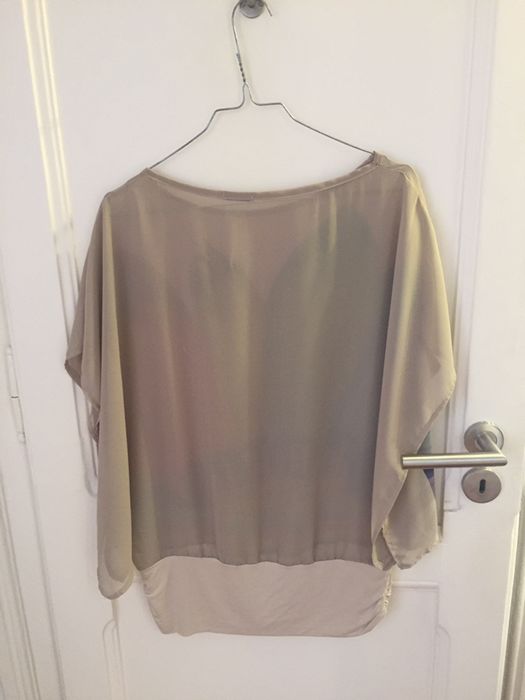 Tunica colorida e fluida