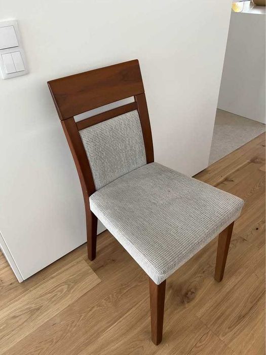 Mesa extensível em madeira maciça..