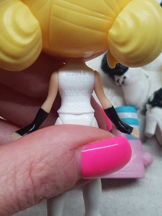 Mattel лялька з одягом змінним взуттям і обручами набір весь на фото