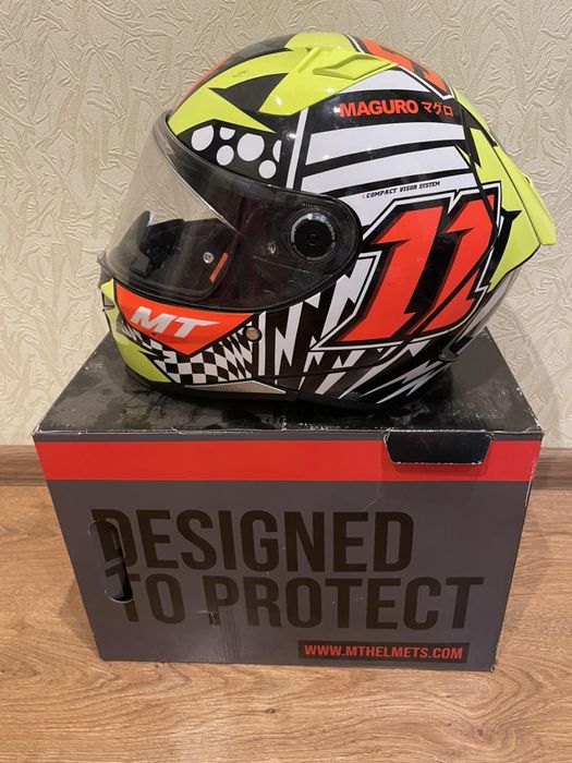 Мотошолом.        .