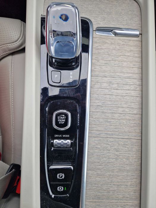 VOLVO CX60 B5 Mild Hybrid Diesel, WEBASTO 235 + 14 KM, Polski