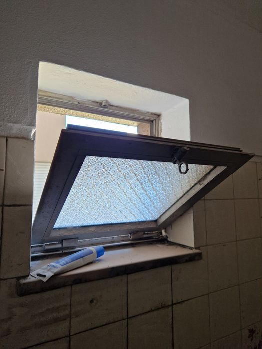 4 Janelas de aluminio para reciclar levantar em obra Viana do Castelo