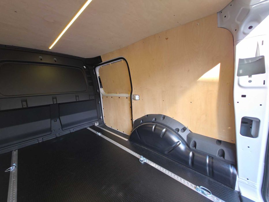 Zabudowa zabezpieczenie ze sklejki Ford Transit Connect van