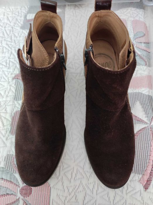 Botas Castanhas de Camurça e Pele