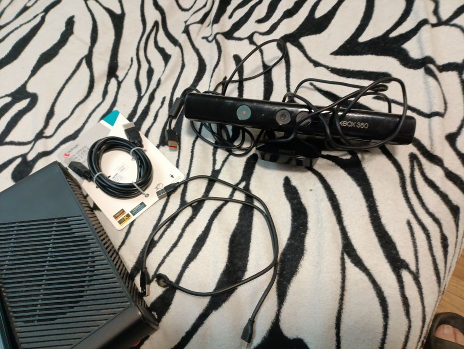 Xbox 360 super slim 2x HDD 2xpad kinect