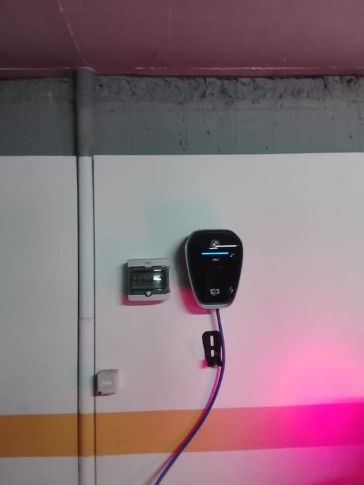 Instalação  de carregador de carro elétrico e serviço de eletricidade em geral