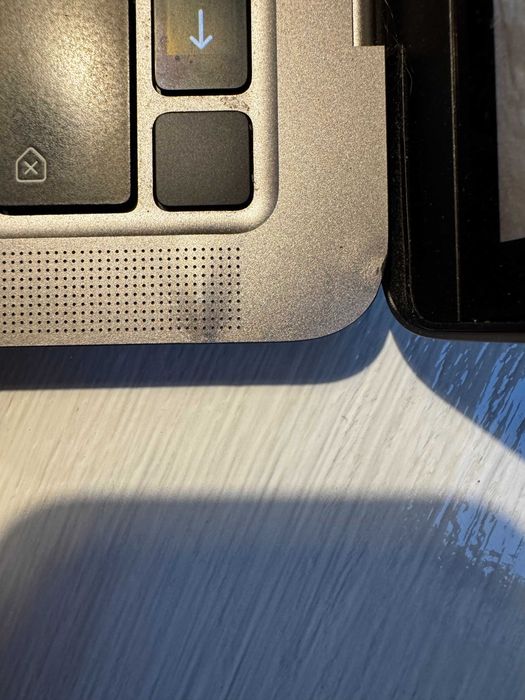 MacBook Pro 13 (2020) wraz z oryginalną ładowarką!!!