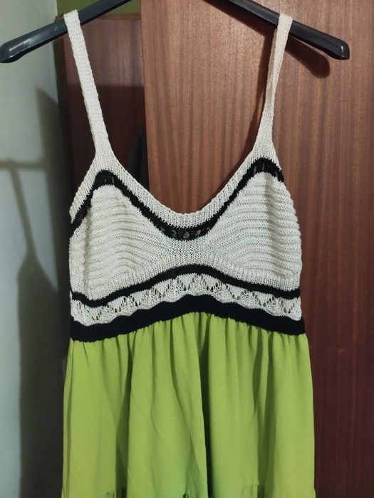 Vestido com crochê no peito verde pistáchio novo