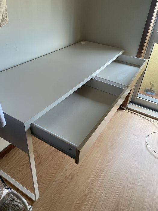 Secretária IKEA branca com gavetas