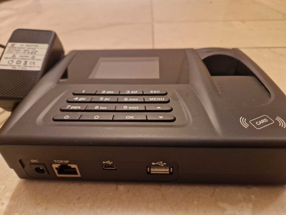 Relógio de Ponto Biométrico com Impressão Digital e Leitor de Cartões