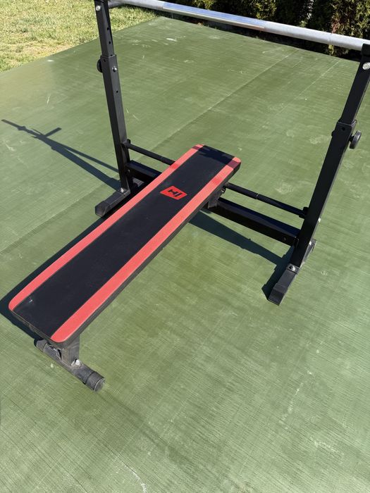 Ławka treningowa ze stojakami + gryf  – zestaw do siłowni