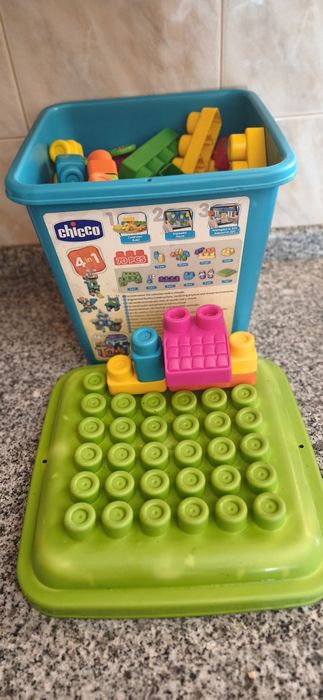 Caixa com blocos de construção