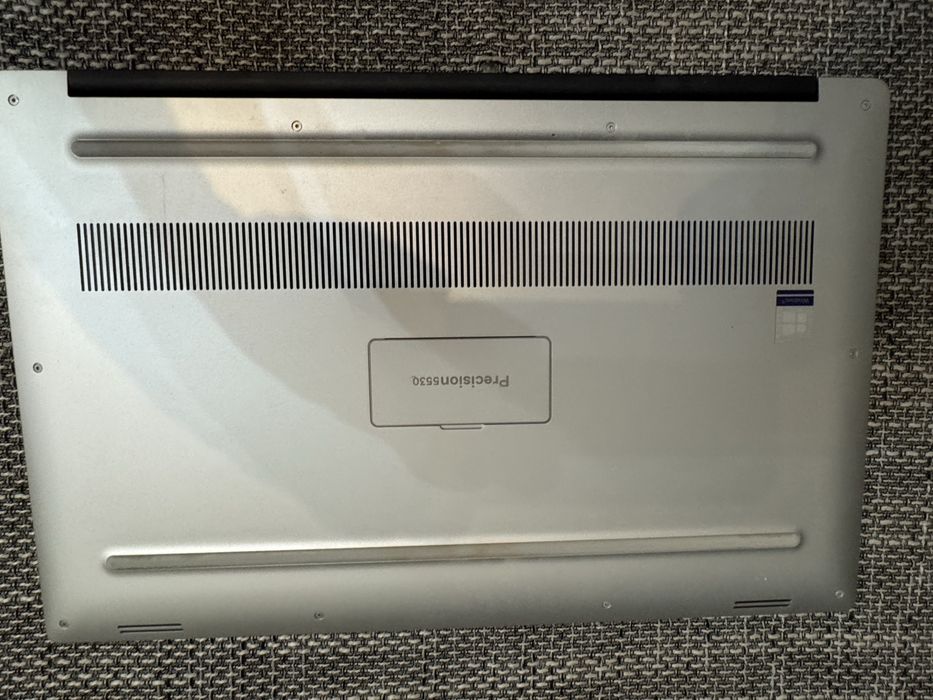komputer Dell Precision 5530 - i7, RAM 32GB, SSD 512GB