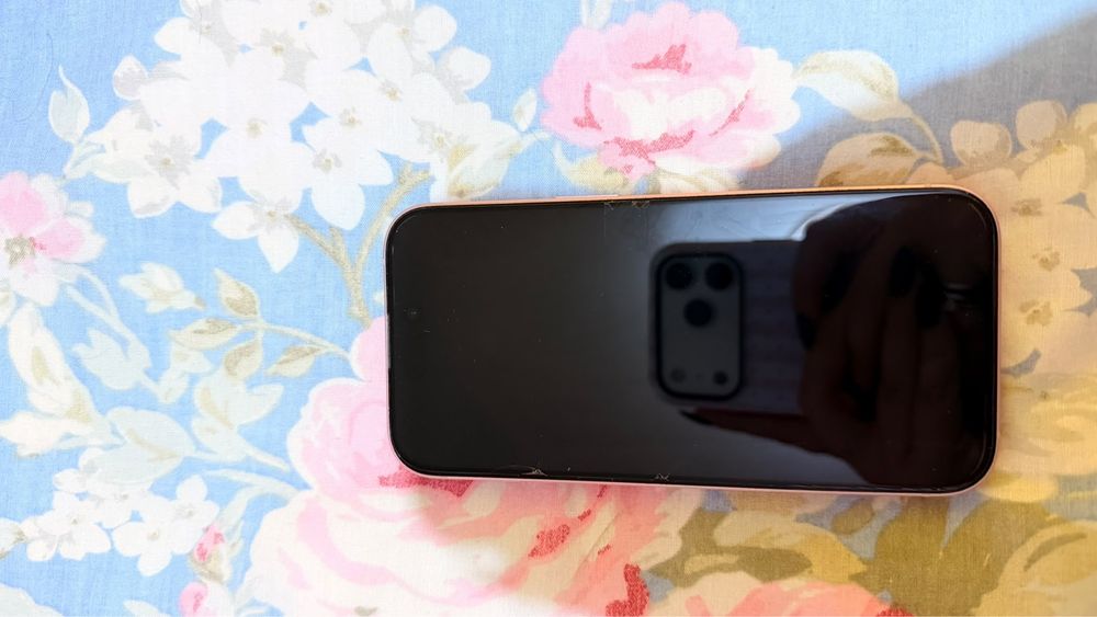 Iphone 15 128gb cor de rosa + 29 capas