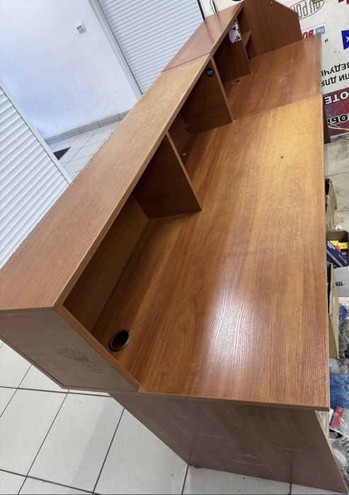 Стол с полками