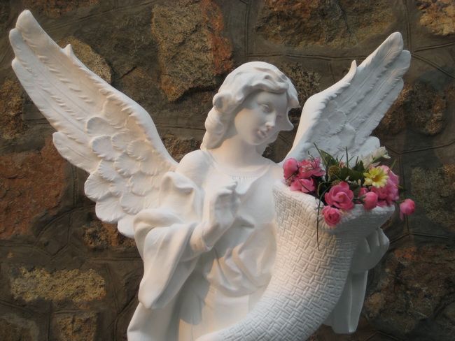 Скульптура ангела высотой 140 см