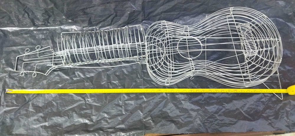 Viola artesanato em arame.