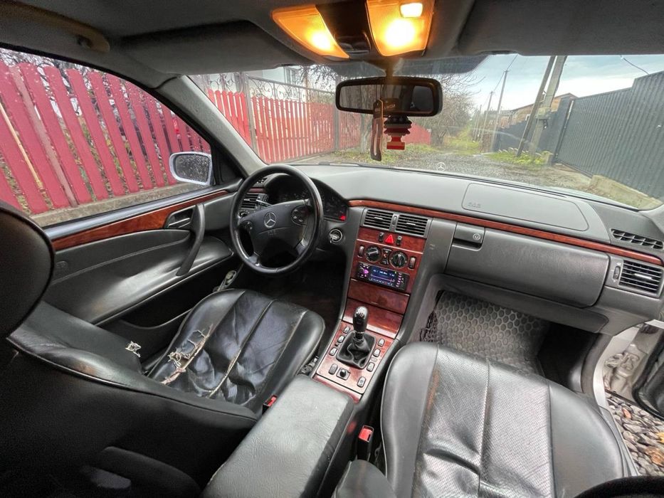 Mercedes-Benz E-Class 2000