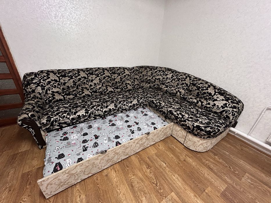 Продам угловий диван 3.00*2.20