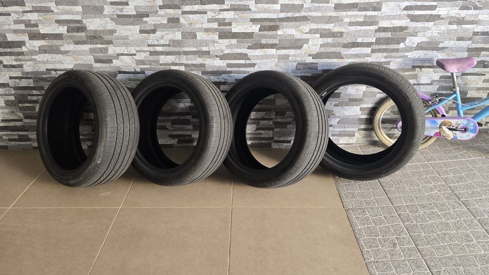 Pneus Giti 235/45R18 - Novos