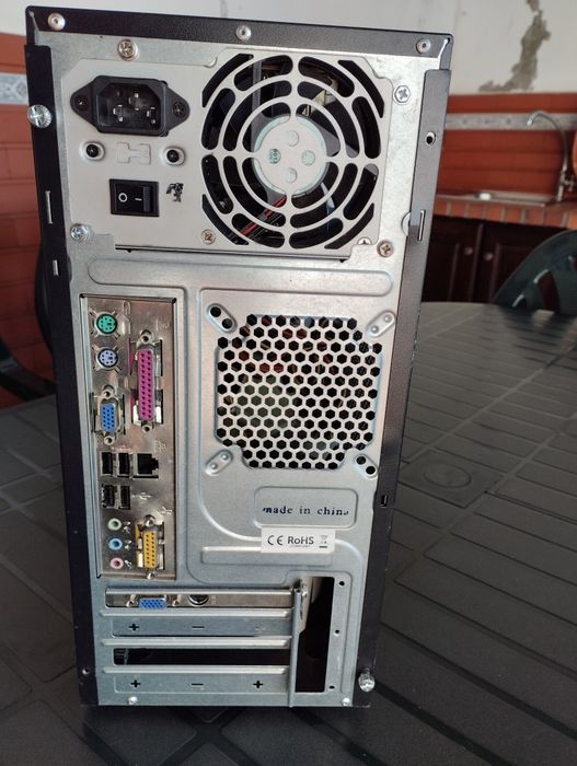 Computador torre antigo usado para peças439378045305497601