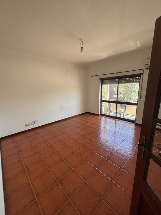 Apartamento T2 garagem terraco elevador Cotovia