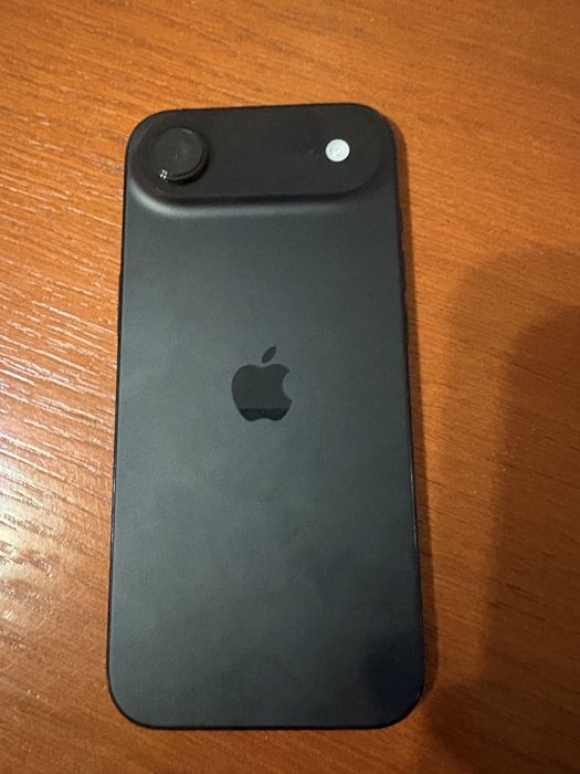 Iphone air sprzedam lub wymienie na 16 pro max