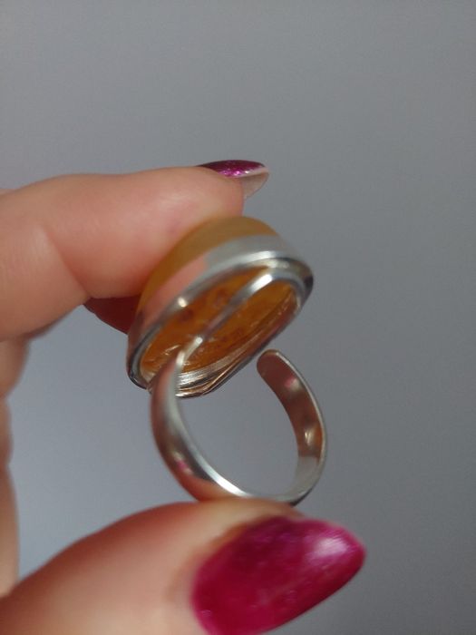 Pierścionek z bursztynem naturalnym