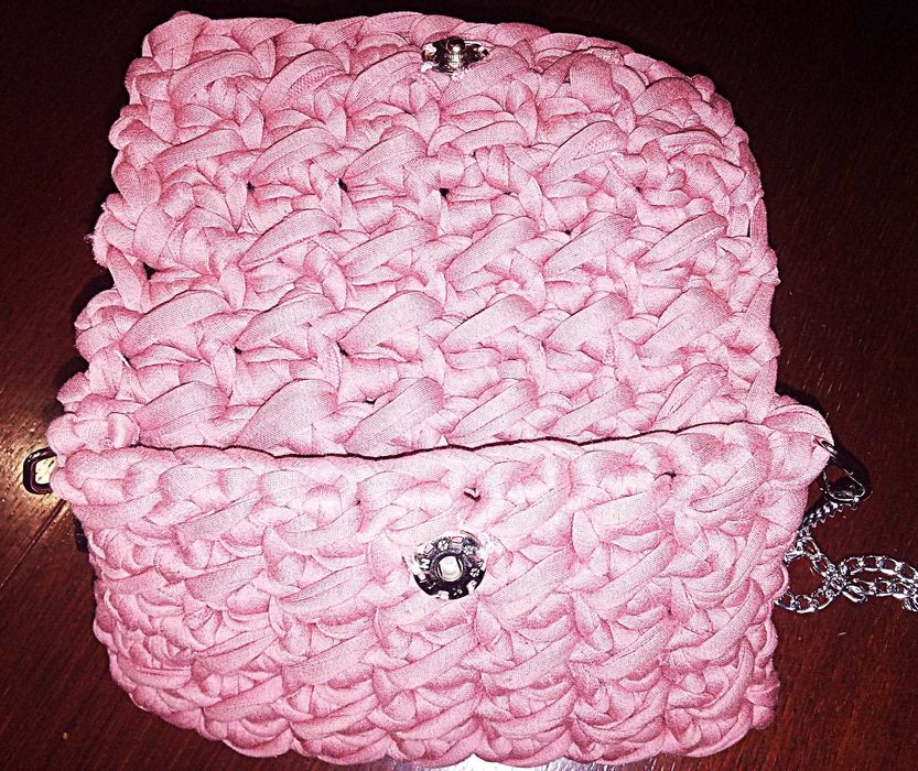 Mala de trapilho feita à mão