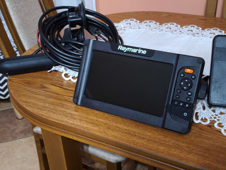 Raymarine element 9 - echosonda sonar