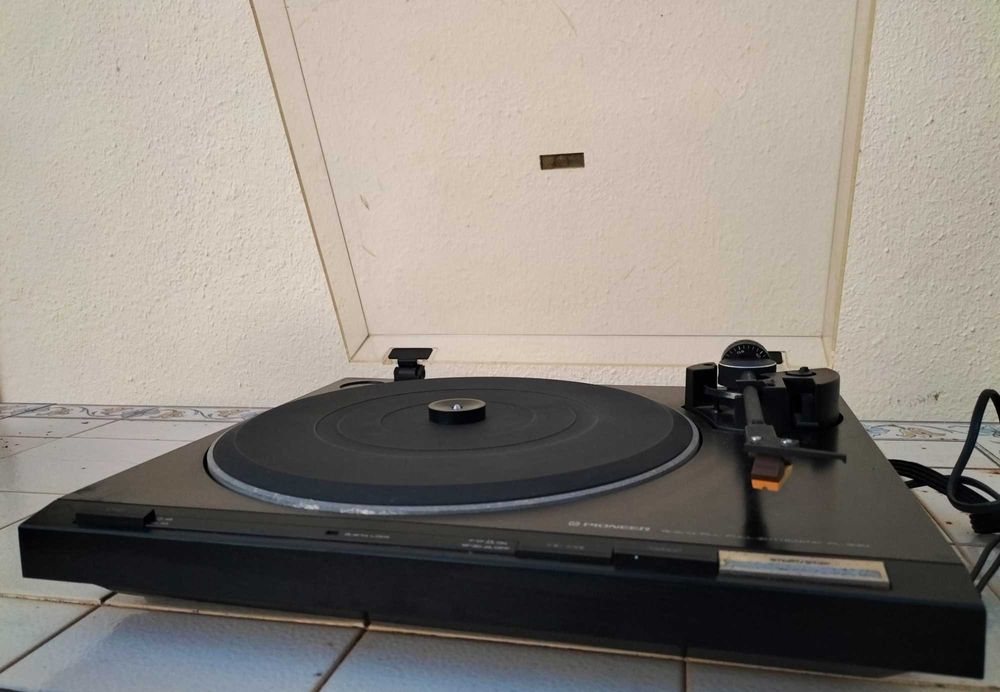Leitor de vinil Pioneer PL-930