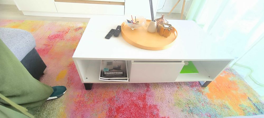 Mesa de centro branca com arrumação – 1,04 m