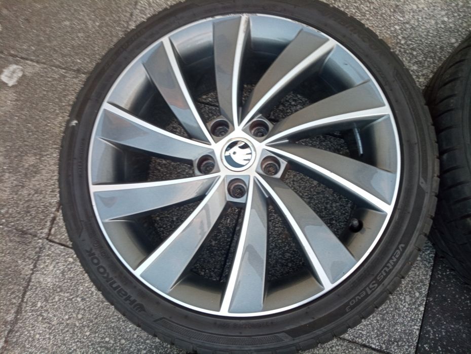 Skoda Octavia,Superb felgi z oponami 225/40/18 oryginał