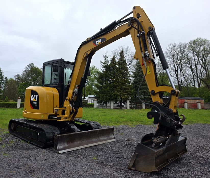 Minikoparka Cat 305 E2 Caterpillar bardzo mały przebieg Bogate wyposażenie  rok 2016 stan bardzo dobry  koparka 5 ton