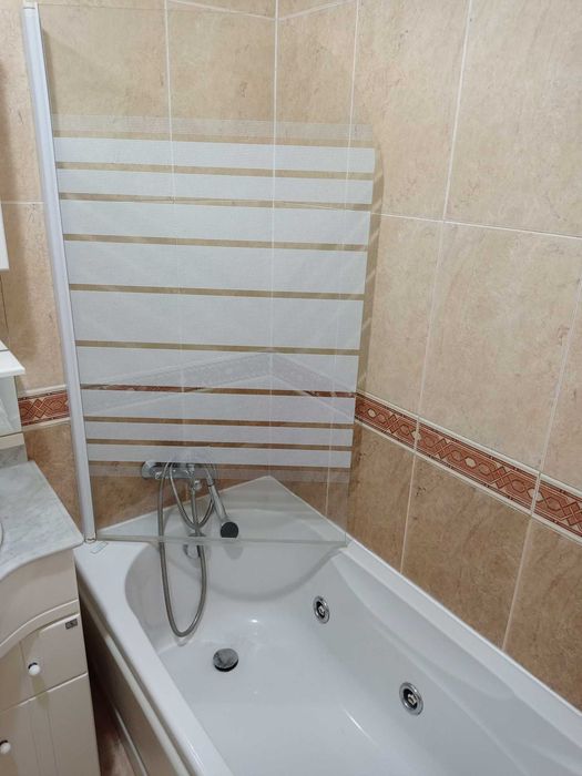 Banheira de hidromassagem e vidro