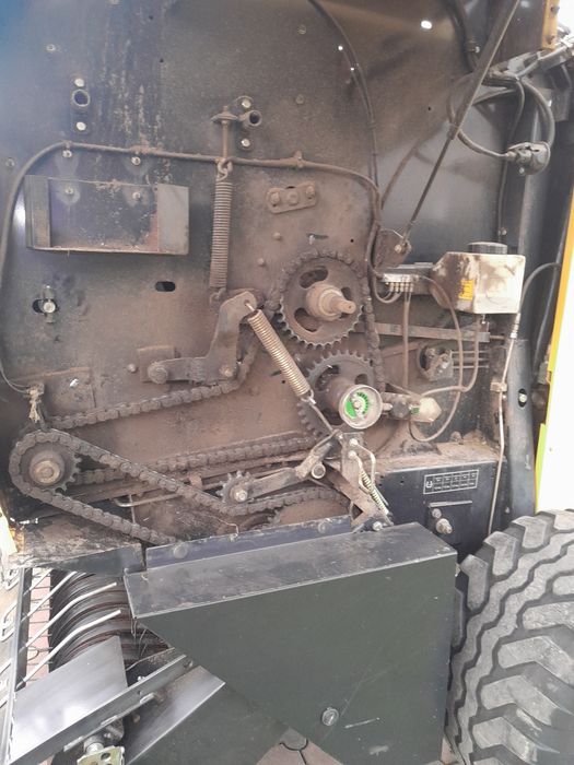 Prasa New Holland BR6090 Crop cutter